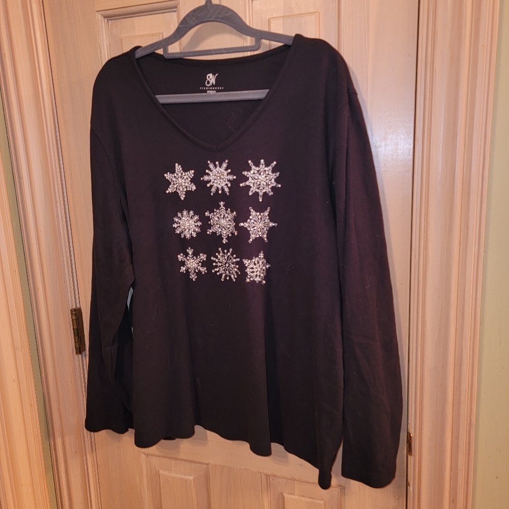 Womens plus sz 3X Studio works holiday snowflake shirt